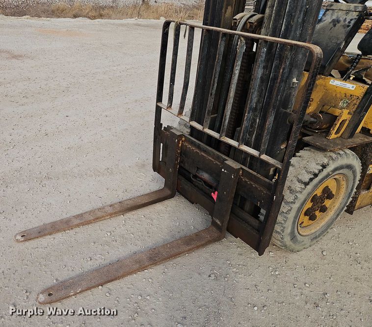 image for item EO4920 1989 Caterpillar V50D forklift