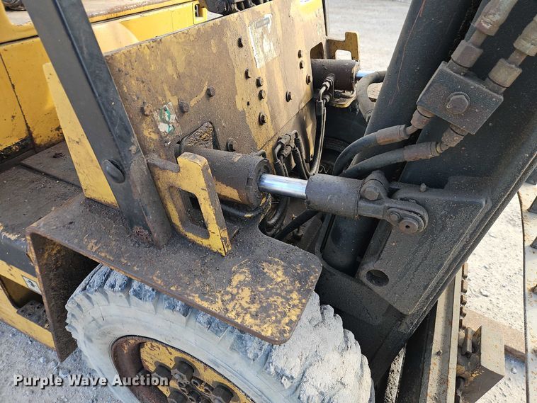 image for item EO4920 1989 Caterpillar V50D forklift