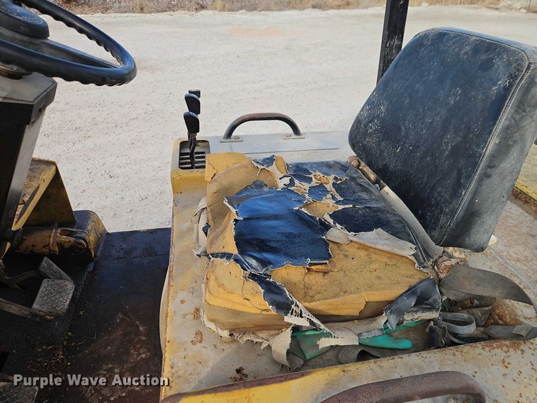 image for item EO4920 1989 Caterpillar V50D forklift