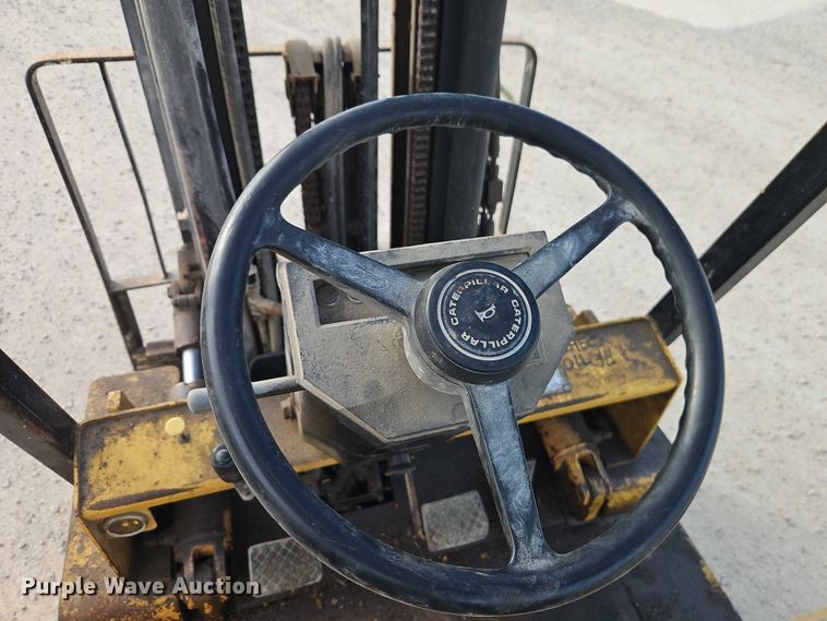 image for item EO4920 1989 Caterpillar V50D forklift