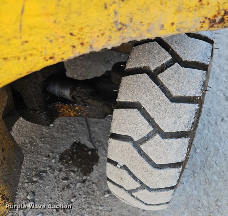 image for item EO4920 1989 Caterpillar V50D forklift