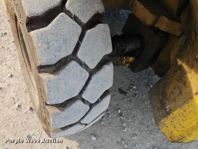 image for item EO4920 1989 Caterpillar V50D forklift