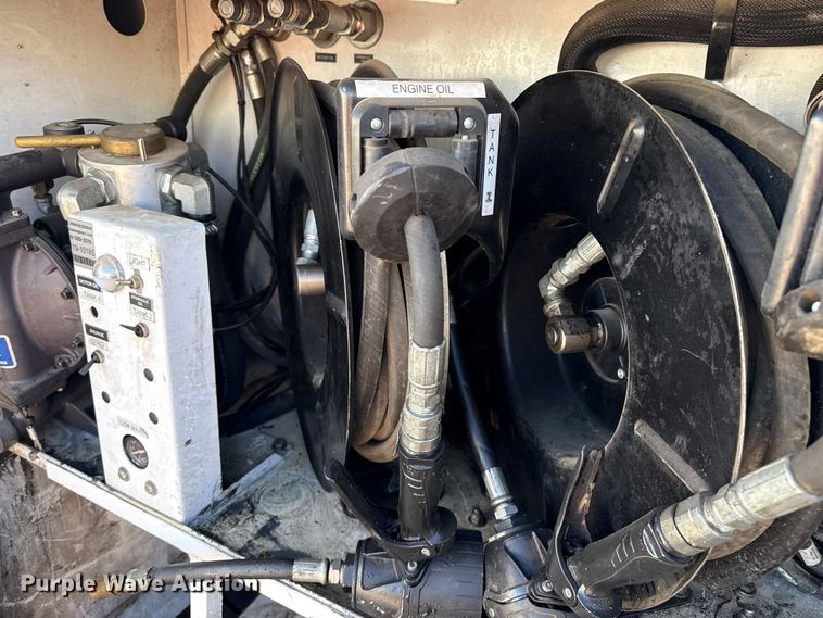 image for item EP2762 2020 Ford F550 utility / service truck