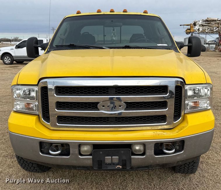 image for item EP2765 2005 Ford F250 Super Duty Crew Cab pickup truck