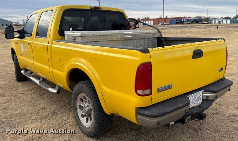 image for item EP2765 2005 Ford F250 Super Duty Crew Cab pickup truck