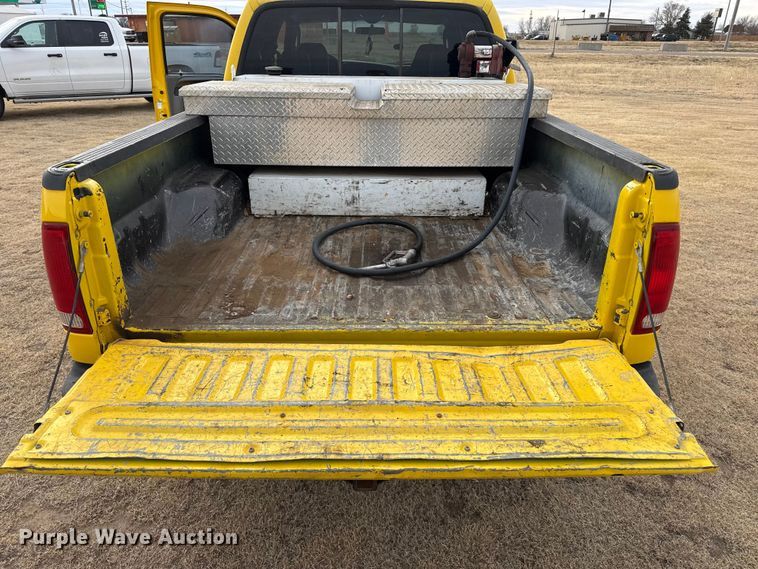 image for item EP2765 2005 Ford F250 Super Duty Crew Cab pickup truck