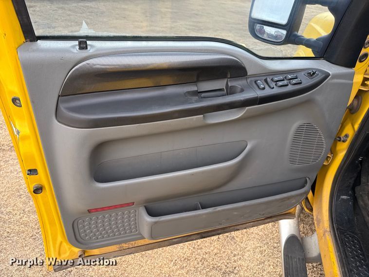 image for item EP2765 2005 Ford F250 Super Duty Crew Cab pickup truck