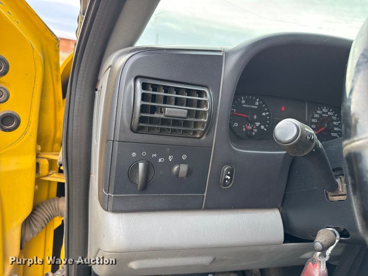 image for item EP2765 2005 Ford F250 Super Duty Crew Cab pickup truck