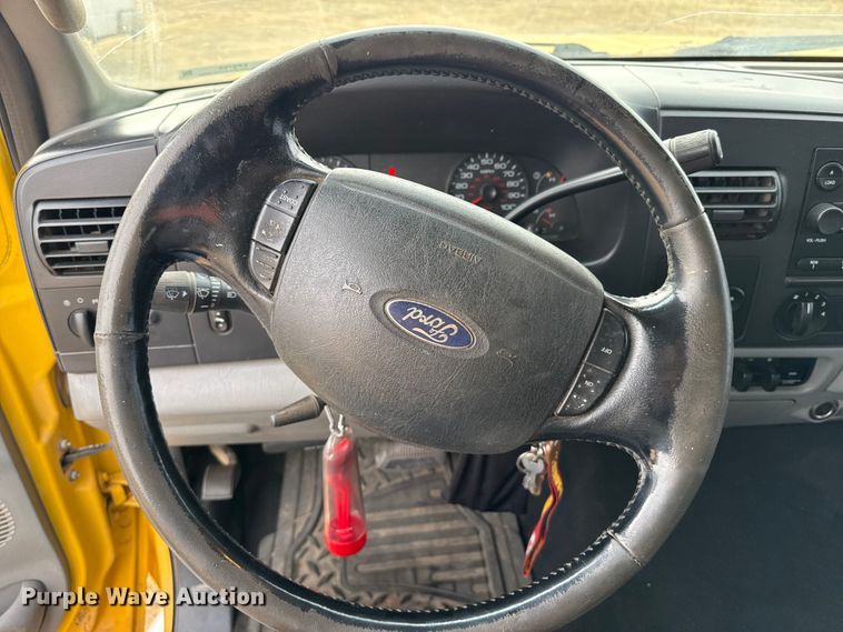 image for item EP2765 2005 Ford F250 Super Duty Crew Cab pickup truck