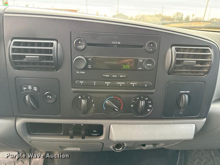 image for item EP2765 2005 Ford F250 Super Duty Crew Cab pickup truck