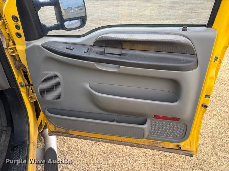 image for item EP2765 2005 Ford F250 Super Duty Crew Cab pickup truck