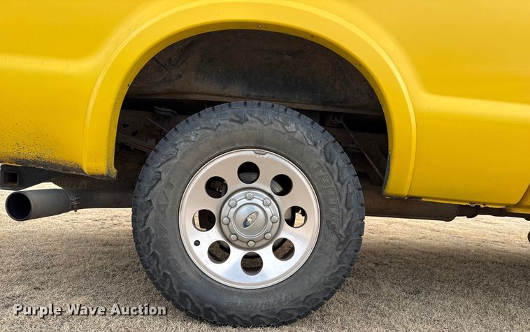 image for item EP2765 2005 Ford F250 Super Duty Crew Cab pickup truck