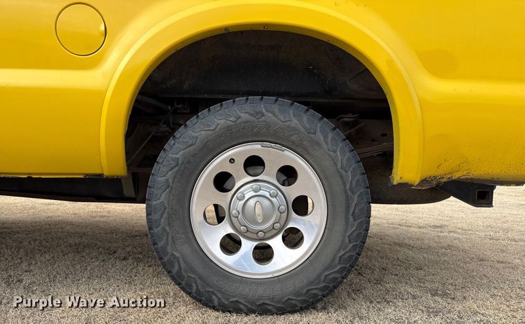 image for item EP2765 2005 Ford F250 Super Duty Crew Cab pickup truck