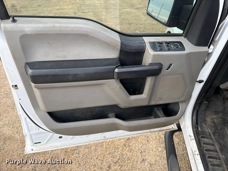 image for item EP2766 2015 Ford F150 Crew Cab pickup truck