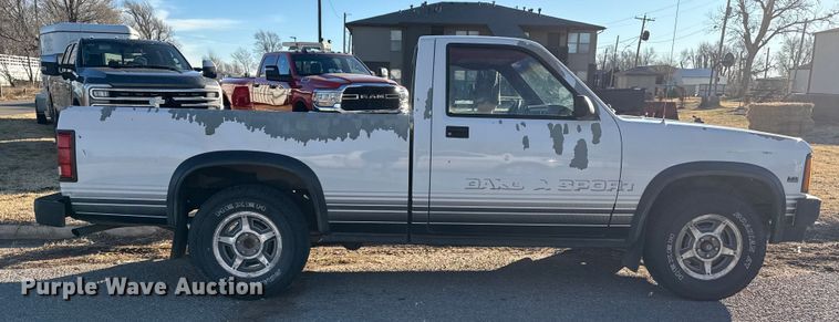 image for item EP2777 1989 Dodge Dakota pickup truck