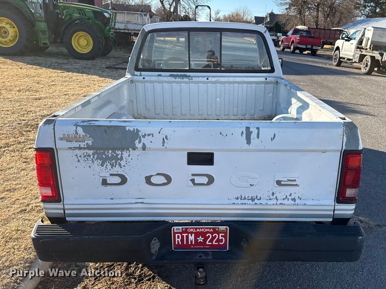 image for item EP2777 1989 Dodge Dakota pickup truck