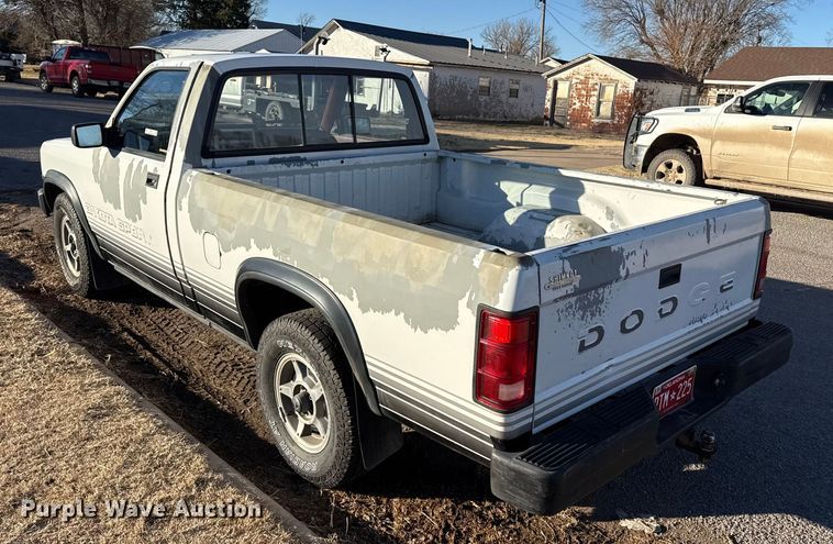 image for item EP2777 1989 Dodge Dakota pickup truck