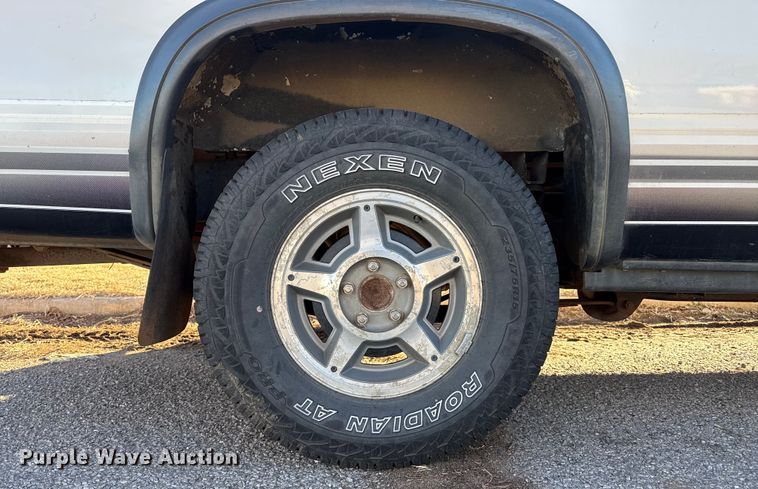 image for item EP2777 1989 Dodge Dakota pickup truck