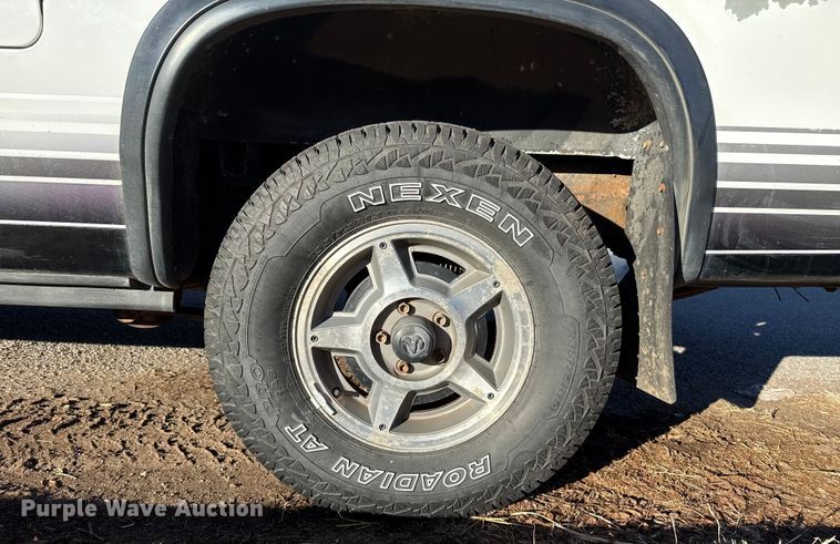 image for item EP2777 1989 Dodge Dakota pickup truck
