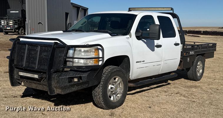 image for item EP2838 2010 Chevrolet 2500 HD Crew Cab flatbed pickup truck