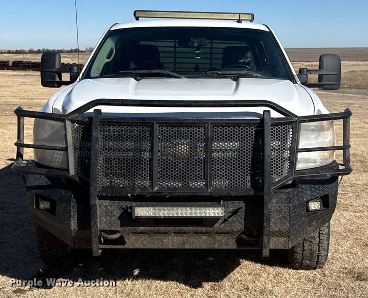 image for item EP2838 2010 Chevrolet 2500 HD Crew Cab flatbed pickup truck