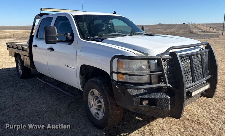 image for item EP2838 2010 Chevrolet 2500 HD Crew Cab flatbed pickup truck