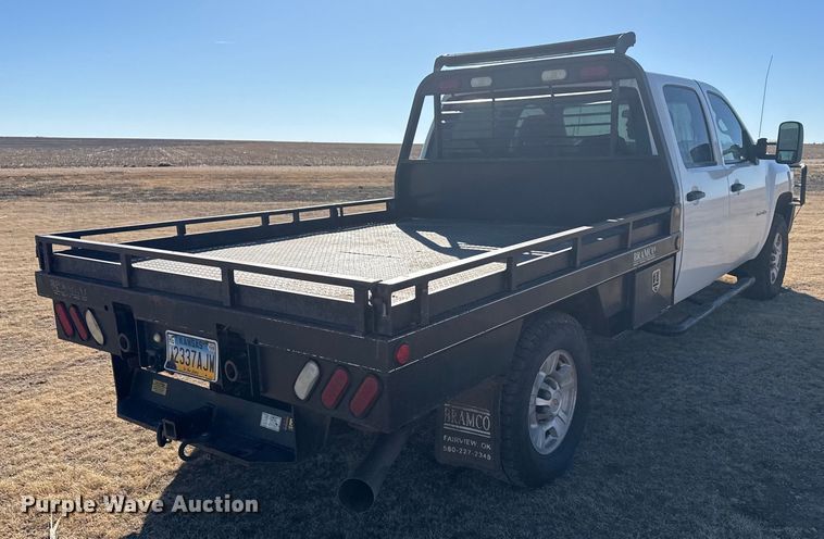 image for item EP2838 2010 Chevrolet 2500 HD Crew Cab flatbed pickup truck