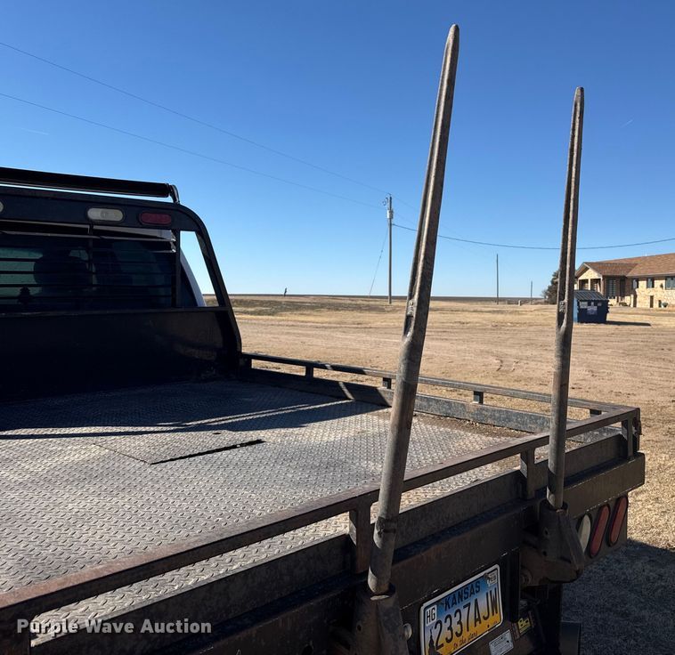 image for item EP2838 2010 Chevrolet 2500 HD Crew Cab flatbed pickup truck