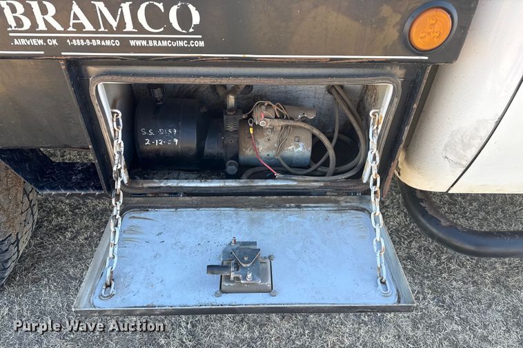 image for item EP2838 2010 Chevrolet 2500 HD Crew Cab flatbed pickup truck