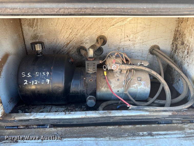 image for item EP2838 2010 Chevrolet 2500 HD Crew Cab flatbed pickup truck