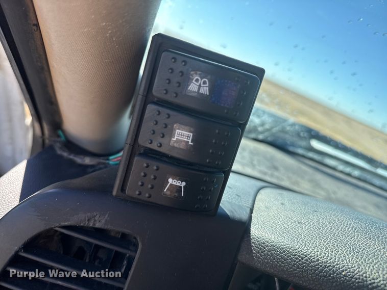 image for item EP2838 2010 Chevrolet 2500 HD Crew Cab flatbed pickup truck