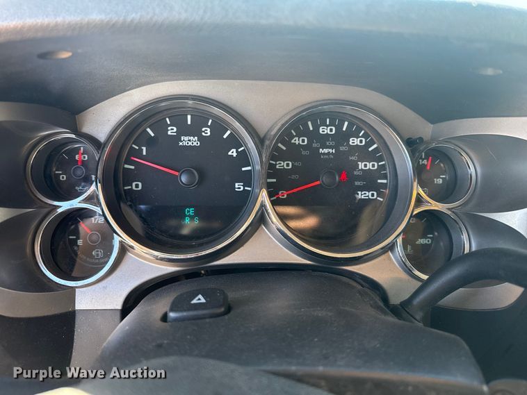 image for item EP2838 2010 Chevrolet 2500 HD Crew Cab flatbed pickup truck