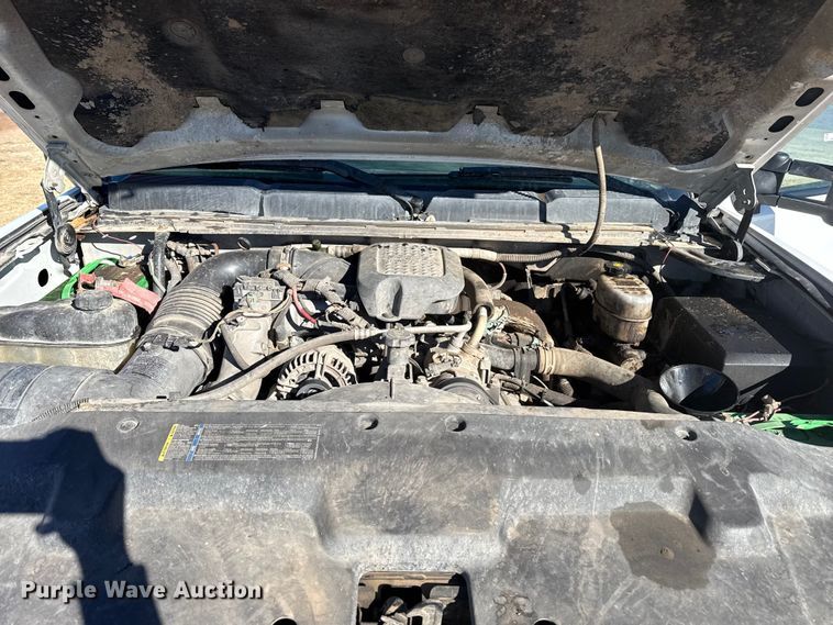 image for item EP2838 2010 Chevrolet 2500 HD Crew Cab flatbed pickup truck