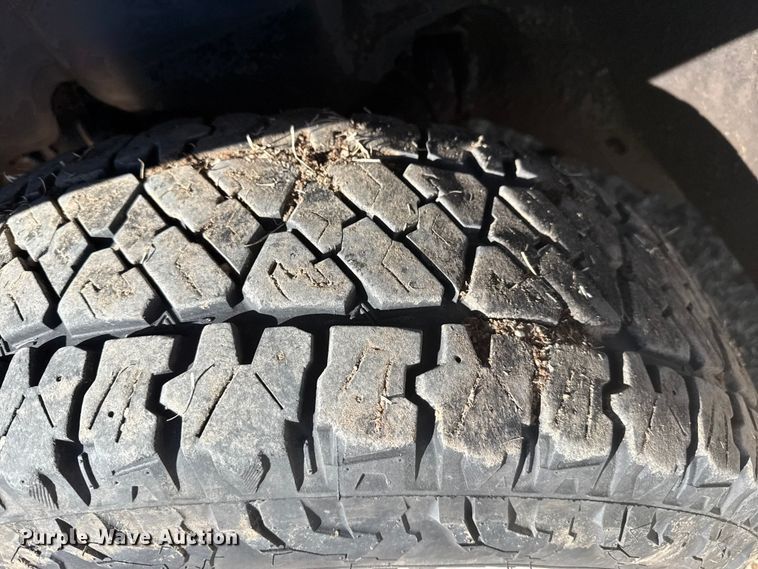 image for item EP2838 2010 Chevrolet 2500 HD Crew Cab flatbed pickup truck