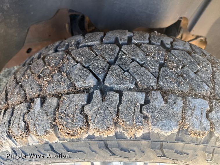 image for item EP2838 2010 Chevrolet 2500 HD Crew Cab flatbed pickup truck