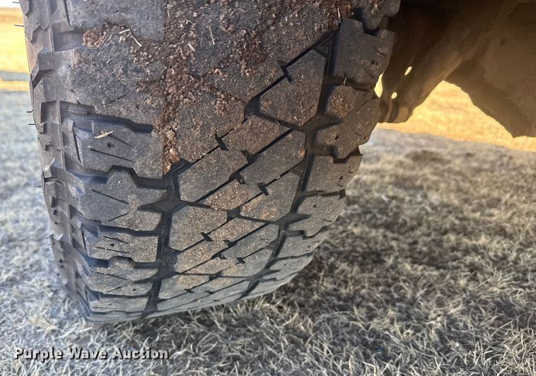 image for item EP2838 2010 Chevrolet 2500 HD Crew Cab flatbed pickup truck