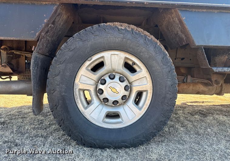 image for item EP2838 2010 Chevrolet 2500 HD Crew Cab flatbed pickup truck