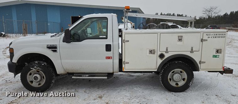 image for item ES2595 2008 Ford F250 Super Duty utility bed pickup truck