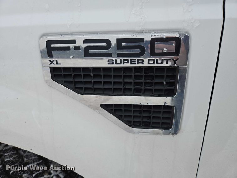 image for item ES2595 2008 Ford F250 Super Duty utility bed pickup truck