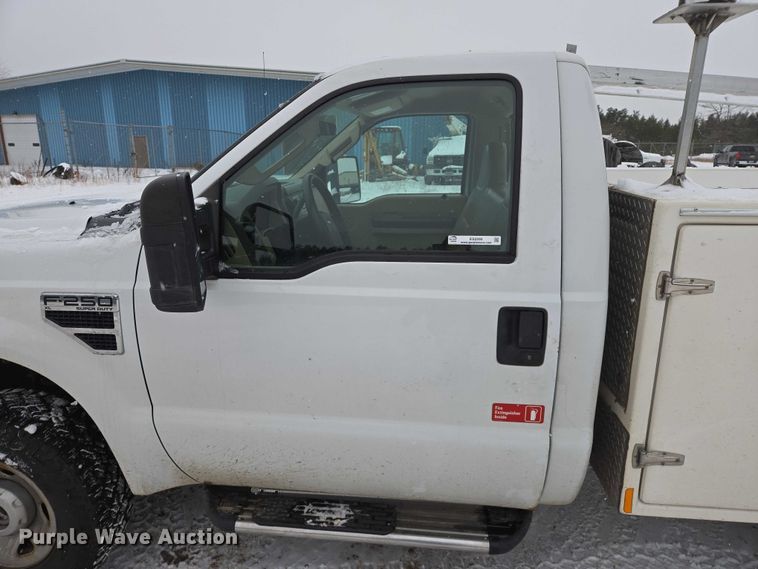 image for item ES2595 2008 Ford F250 Super Duty utility bed pickup truck