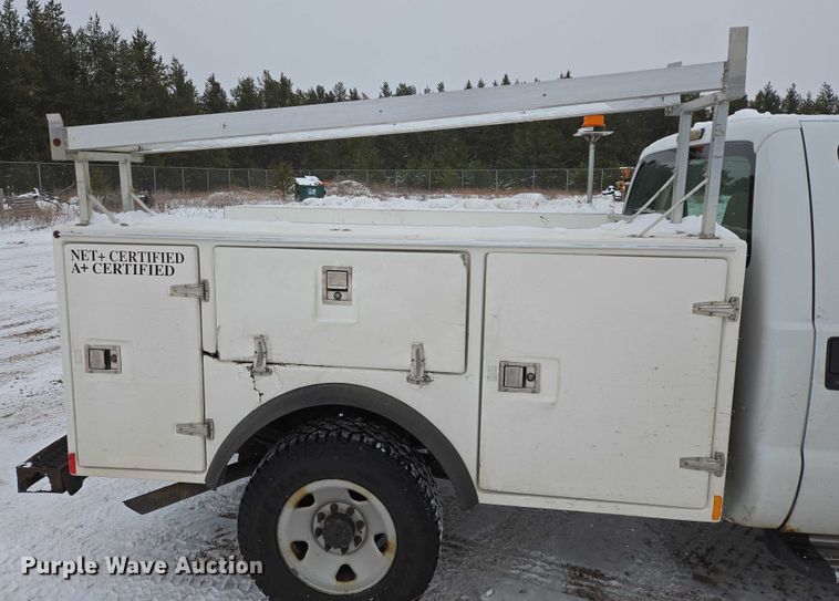 image for item ES2595 2008 Ford F250 Super Duty utility bed pickup truck