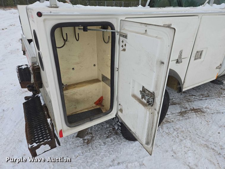 image for item ES2595 2008 Ford F250 Super Duty utility bed pickup truck