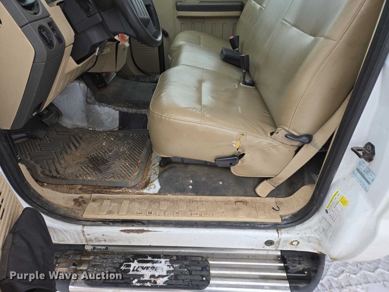 image for item ES2595 2008 Ford F250 Super Duty utility bed pickup truck