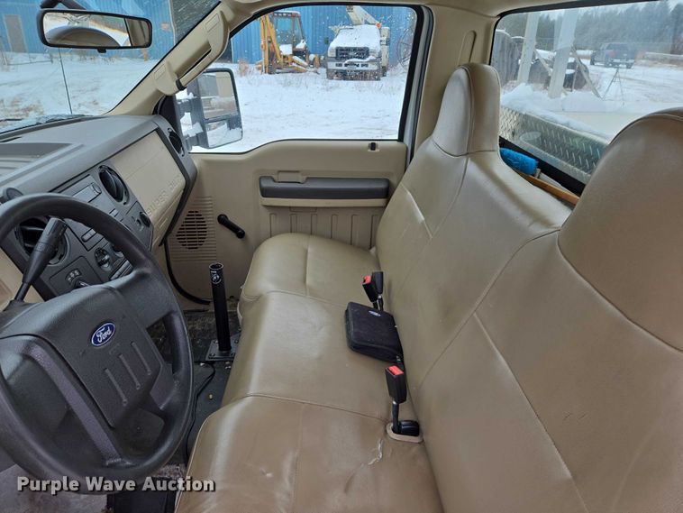 image for item ES2595 2008 Ford F250 Super Duty utility bed pickup truck