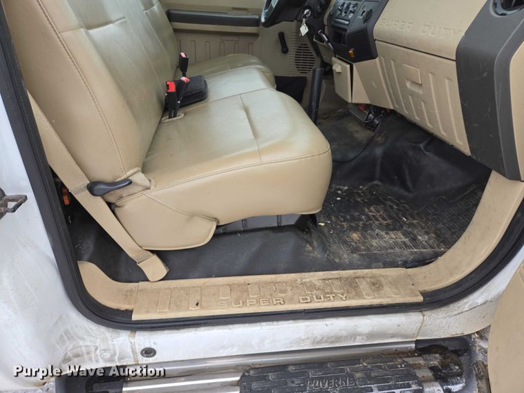 image for item ES2595 2008 Ford F250 Super Duty utility bed pickup truck