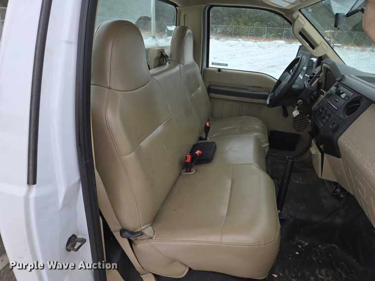 image for item ES2595 2008 Ford F250 Super Duty utility bed pickup truck