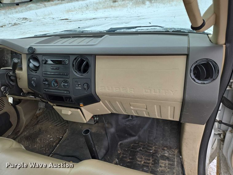 image for item ES2595 2008 Ford F250 Super Duty utility bed pickup truck