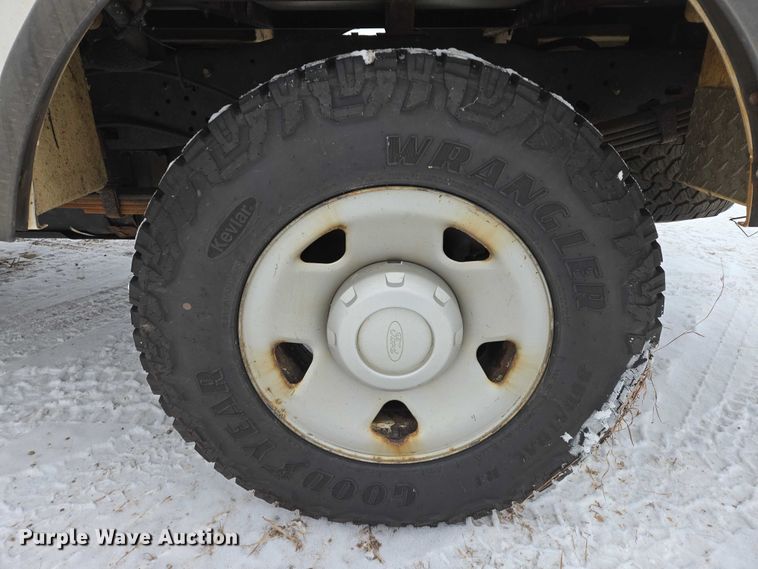 image for item ES2595 2008 Ford F250 Super Duty utility bed pickup truck