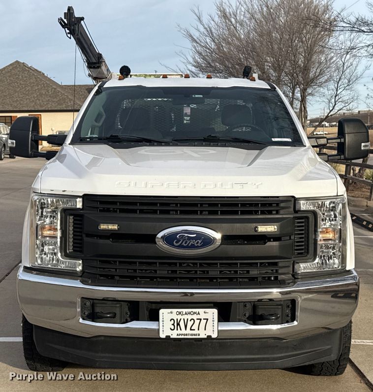 image for item ES5618 2018 Ford F350 Super Duty Ext. Cab utility bed pickup truck