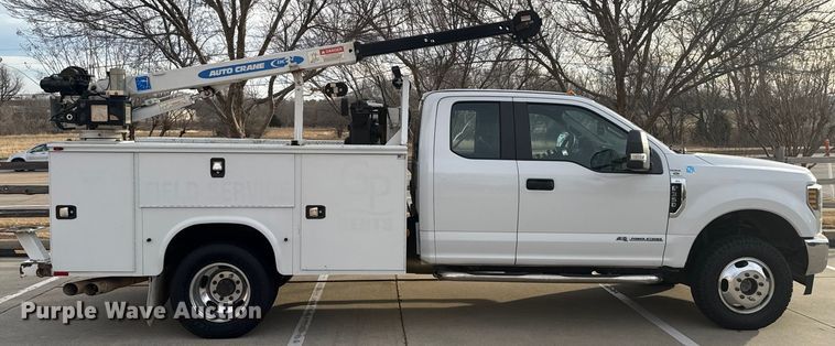 image for item ES5618 2018 Ford F350 Super Duty Ext. Cab utility bed pickup truck